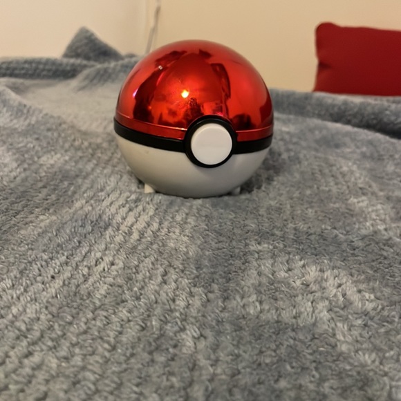 COPY - 1999 23 Karat gold Pokémon good condition little bitty scratch on ball - Picture 5 of 6